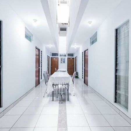 Готель Super Oyo 1516 Cemara Gading Syariah Богор Екстер'єр фото