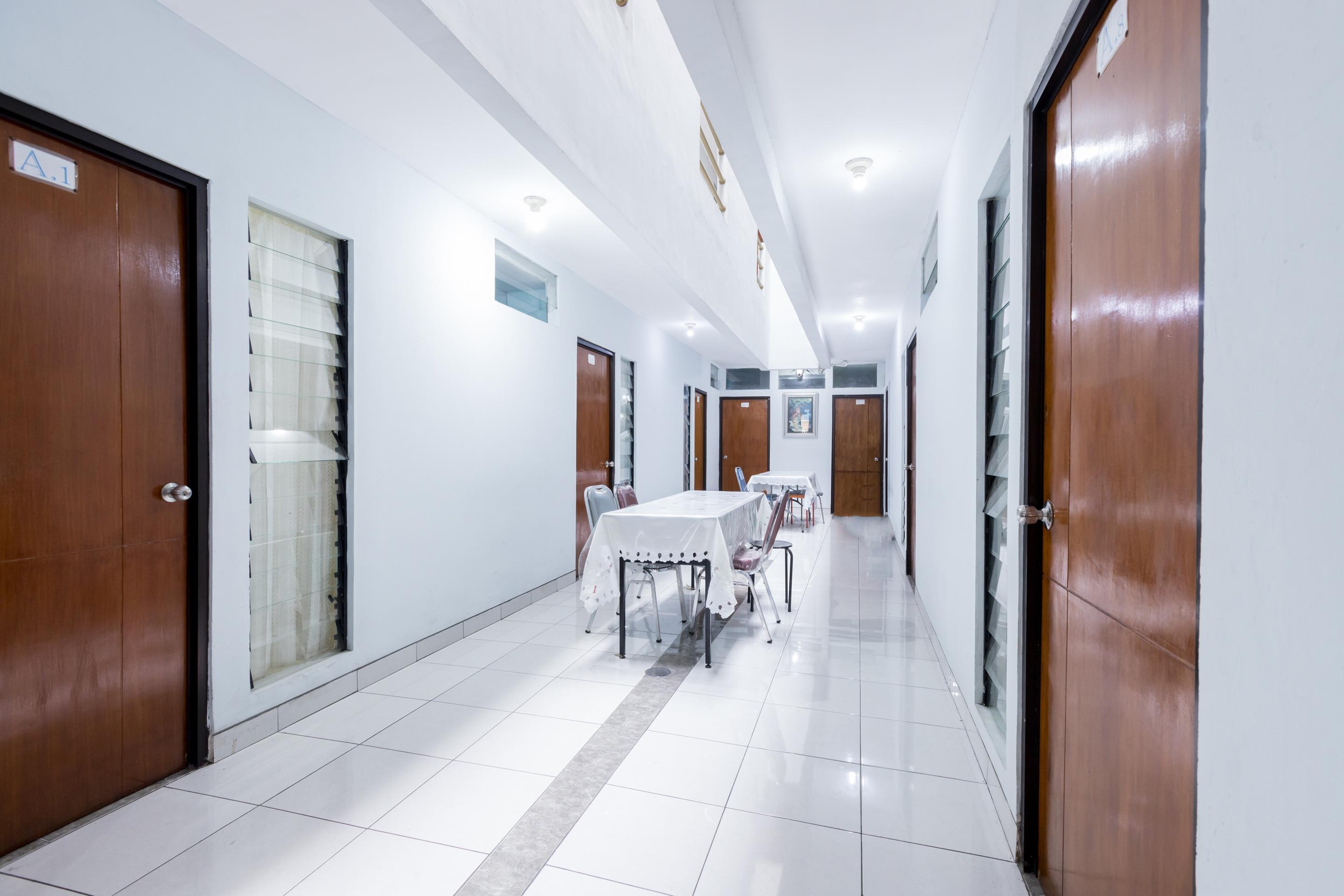 Готель Super Oyo 1516 Cemara Gading Syariah Богор Екстер'єр фото