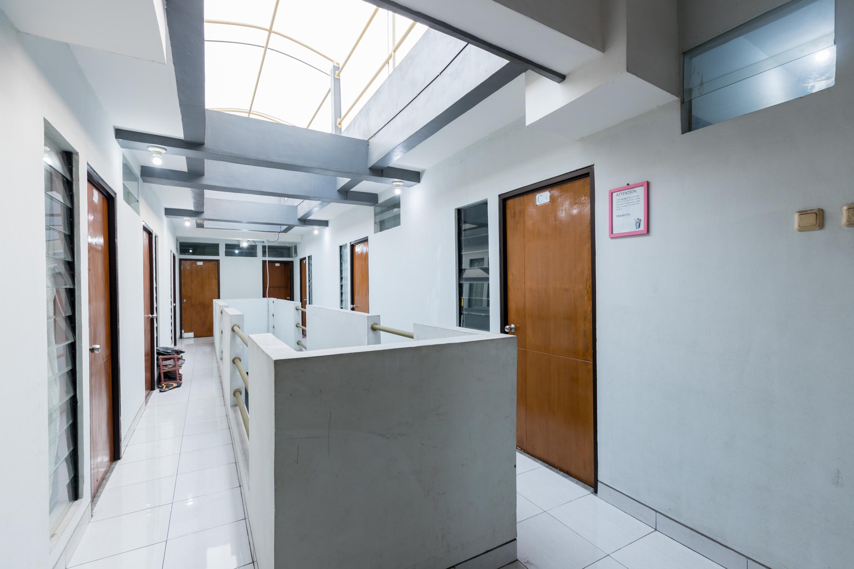 Готель Super Oyo 1516 Cemara Gading Syariah Богор Екстер'єр фото