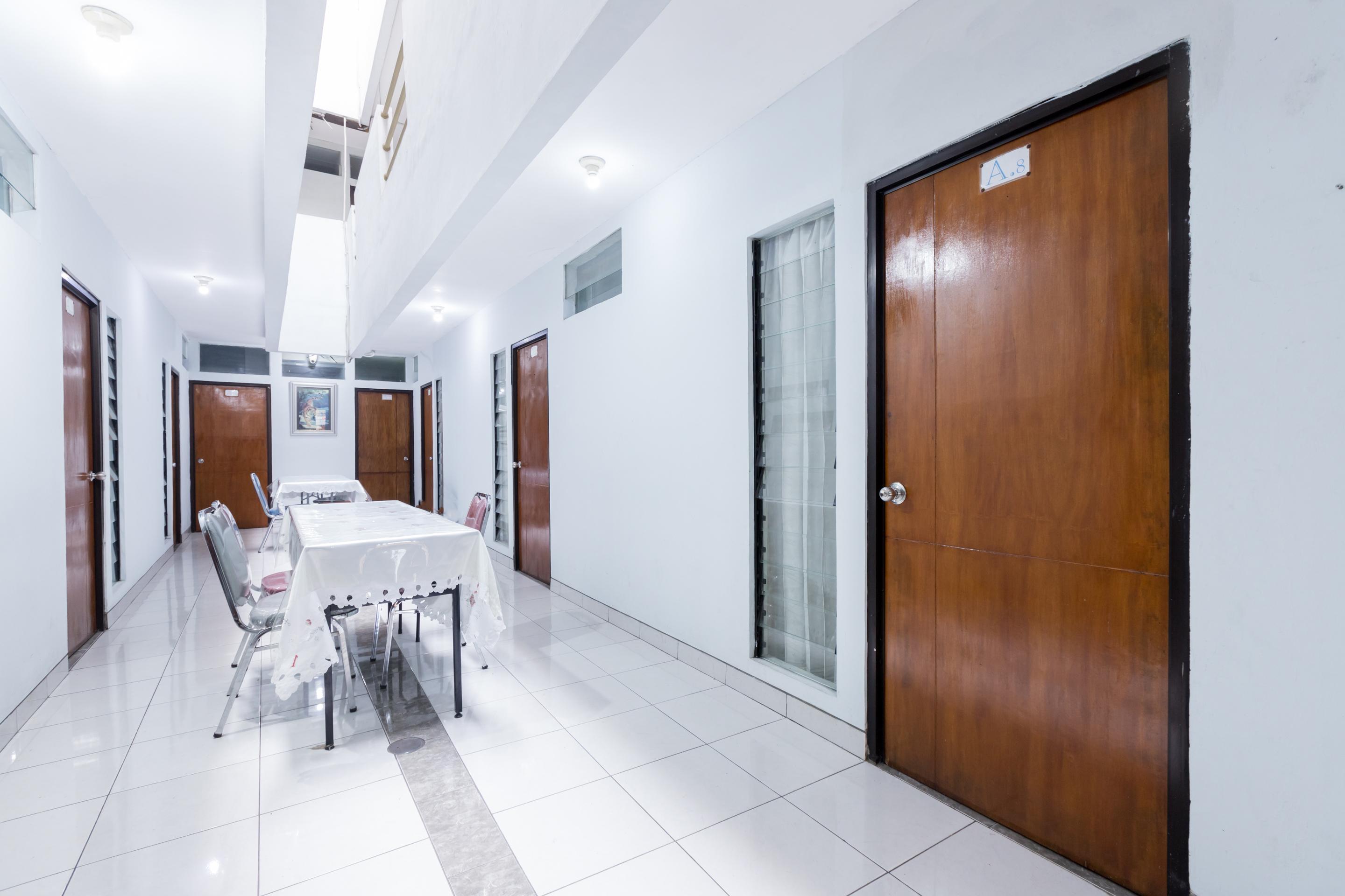 Готель Super Oyo 1516 Cemara Gading Syariah Богор Екстер'єр фото